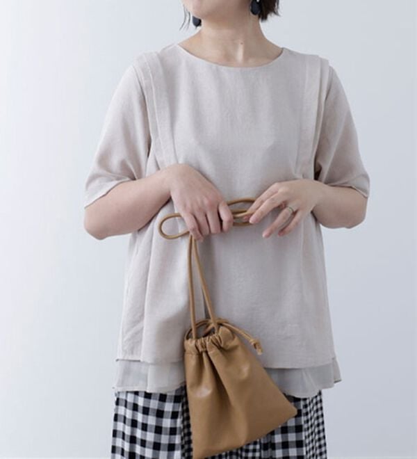 BELLUNA（ベルーナ）の「麻調素材シフォン重ねデザインブラウス（ブラウス）」｜ベージュ