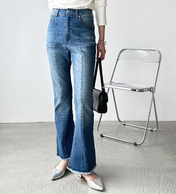 GeeRA（ジーラ）の「センターシームフレアデニムパンツ（フルレングスパンツ）」｜詳細画像