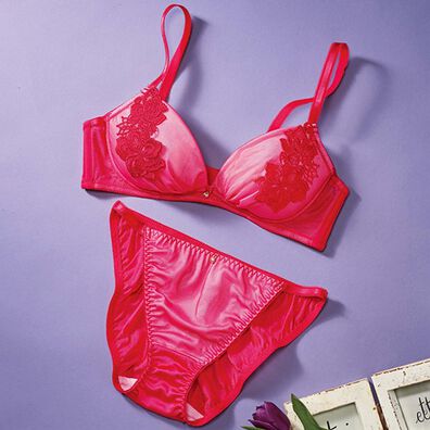 YU'NOW（ユナウ）の「ぷるるん谷間のノンワイヤーブラ＆ショーツセット（ブラジャー＆ショーツセット）」