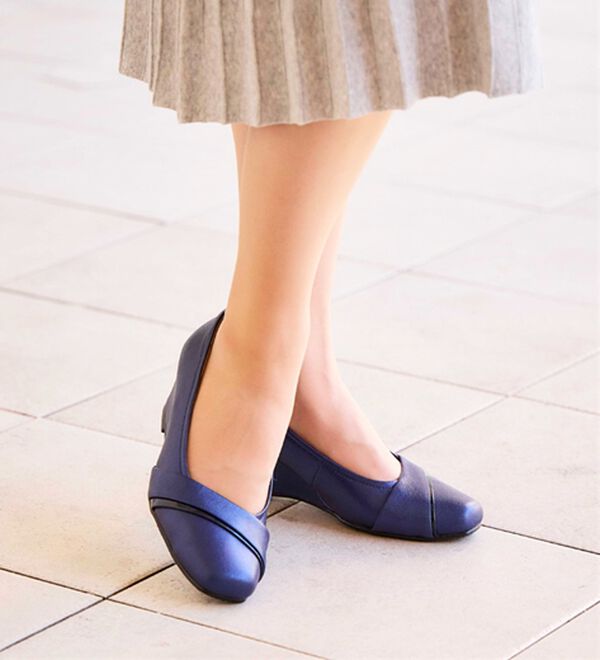 BELLUNA（ベルーナ）の「４Ｅ山羊革エナメルラインパンプス（パンプス）」｜詳細画像