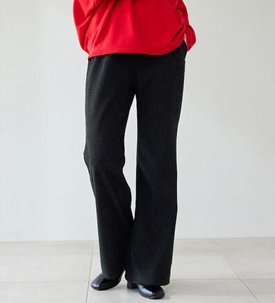 BELLUNA（ベルーナ）の「シュッと体型カバー！縦リブ素材裏ベロアフレアーパンツ（フルレングスパンツ）」