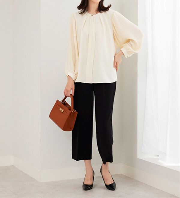 BELLUNA（ベルーナ）の「＜セレモニースタイル＞袖プリーツデザインブラウス（ブラウス）」｜詳細画像