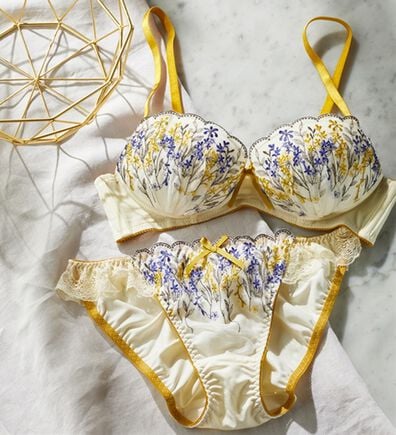 YU'NOW（ユナウ）の「ぷるるん谷間のノンワイヤーブラ＆ショーツ（ブラジャー＆ショーツセット）」