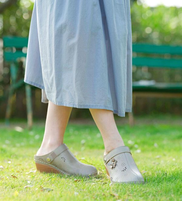 BELLUNA（ベルーナ）の「レーザーカットサボサンダル（サンダル・ミュール）」｜詳細画像