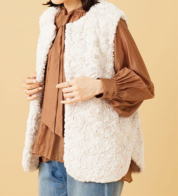 BELLUNA（ベルーナ）の「ブライトシアー素材ボウタイブラウス（ブラウス）」｜詳細画像