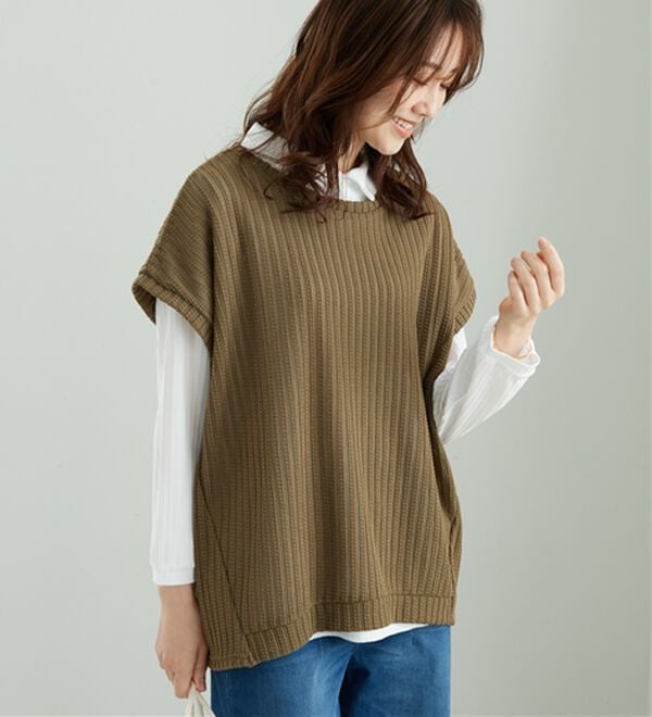 BELLUNA（ベルーナ）の「【インナー付き】透かしドルマンベストアンサンブル（アンサンブル）」｜ライトカーキ