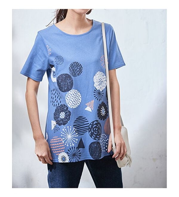 BELLUNA（ベルーナ）の「綿１００％ロング丈プリントＴシャツ（Tシャツ）」｜詳細画像