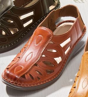 「レザー調カットワークサンダル（サンダル・ミュール）」｜ブラウン