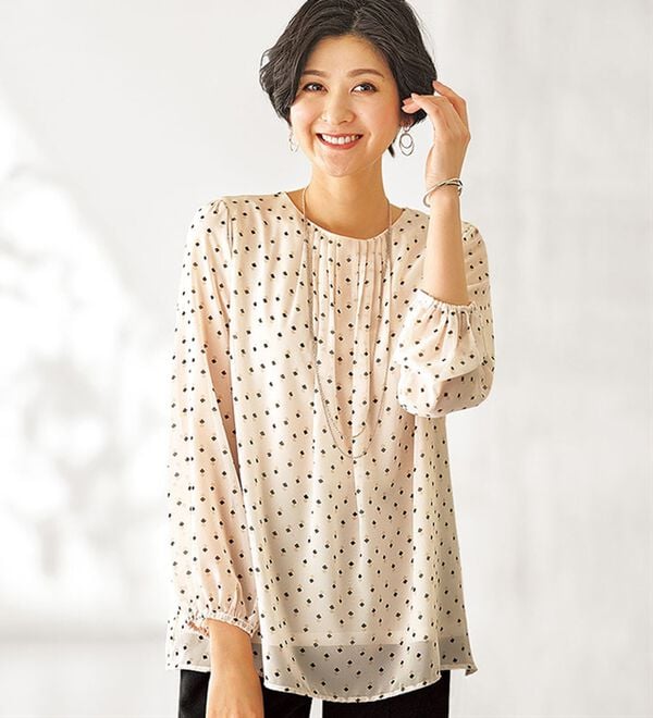 BELLUNA（ベルーナ）の「シフォン重ねタック使い小紋柄ブラウス（ブラウス）」｜詳細画像