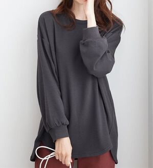 BELLUNA（ベルーナ）の「ふわふわ裏ファーゆったりプルオーバー（カットソー）」｜チャコール