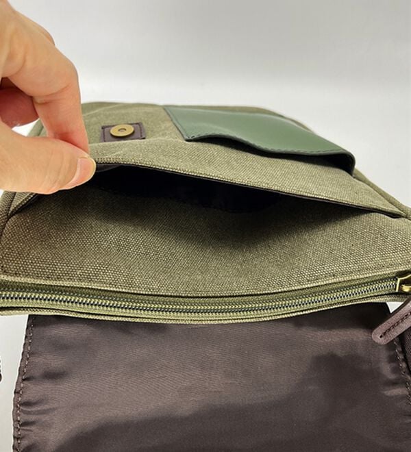 「＜クロコダイル＞洗い加工帆布スマートショルダー（メンズショルダーバッグ）」｜詳細画像