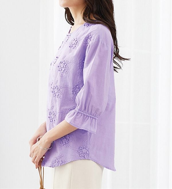 BELLUNA（ベルーナ）の「【店舗・ネット限定】モチーフレース使い袖ギャザーブラウス（ブラウス）」｜詳細画像