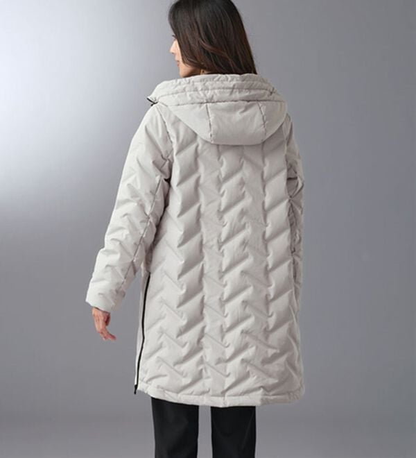 BELLUNA（ベルーナ）の「シームレスダウン配色使いコート（ロングコート）」｜詳細画像