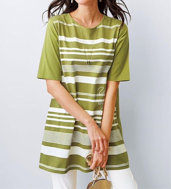 BELLUNA（ベルーナ）の「綿１００％夏映えボーダー&times;ロゴチュニック（チュニック）」｜イエローグリーン系