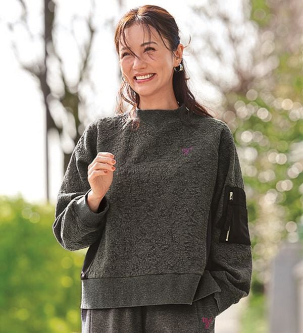BELLUNA（ベルーナ）の「【ｍａｒｉｅ　ｃｌａｉｒｅ　ＳＰＯＲＴ】即お出かけ！花柄ジャカード異素材プルオーバー（カットソー）」｜チャコール