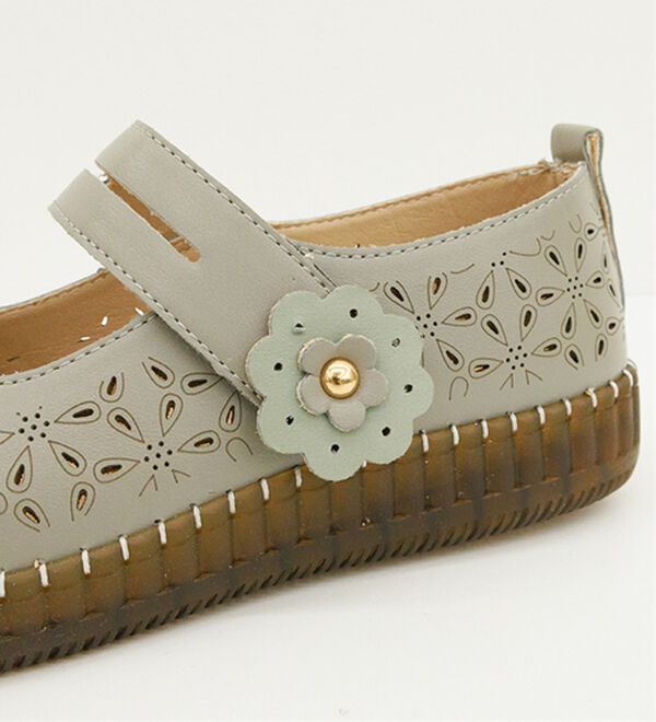 BELLUNA（ベルーナ）の「ゆったりカットワークストラップシューズ（パンプス）」｜詳細画像