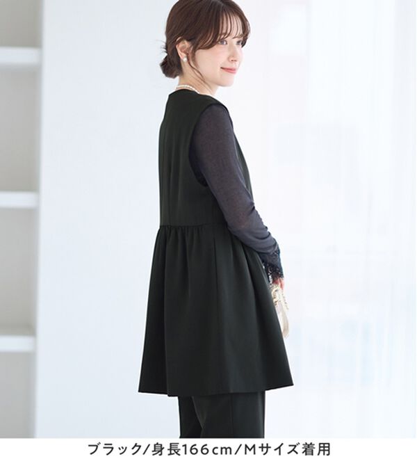 Viola e Viola（ヴィオラ エ ヴィオラ）の「【ブラウス付3点セット】コーデ決まるペプラムジレセットスーツ（パンツスーツ）」｜詳細画像