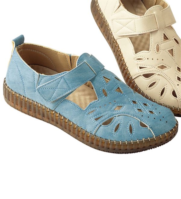 BELLUNA（ベルーナ）の「ステッチ使いゆったりカットワークサンダル（サンダル・ミュール）」｜ブルー