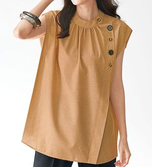 BELLUNA（ベルーナ）の「二の腕細見えボタンデザインブラウス（ブラウス）」｜詳細画像