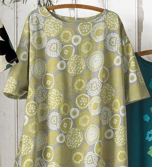 BELLUNA（ベルーナ）の「＜やっぱり北欧が好き！＞綿混プリントチュニック（チュニック）」｜サークル柄(グレー&times;ライム)