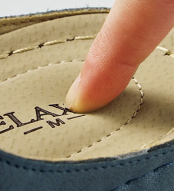 BELLUNA（ベルーナ）の「刺しゅうデザイン柔らかソールミュール（サンダル・ミュール）」｜詳細画像