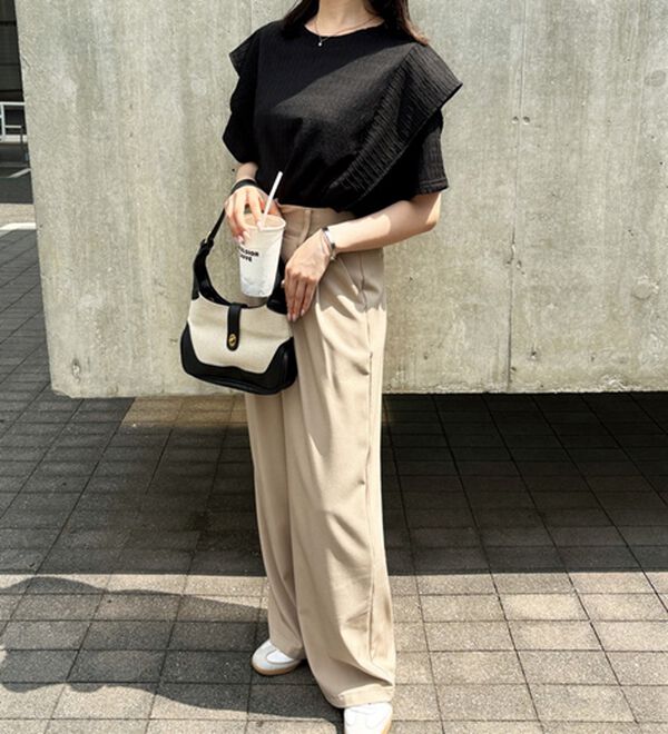 GeeRA（ジーラ）の「ラッフルショルダー表面感カットソー（カットソー）」｜詳細画像