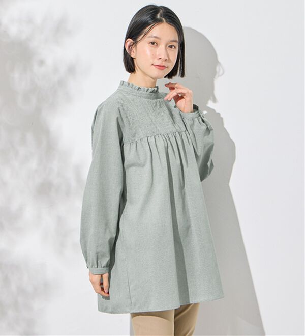 Viola e Viola（ヴィオラ エ ヴィオラ）の「パッと華やぐ繊細刺しゅうのフリル衿チュニックブラウス（チュニック）」｜詳細画像