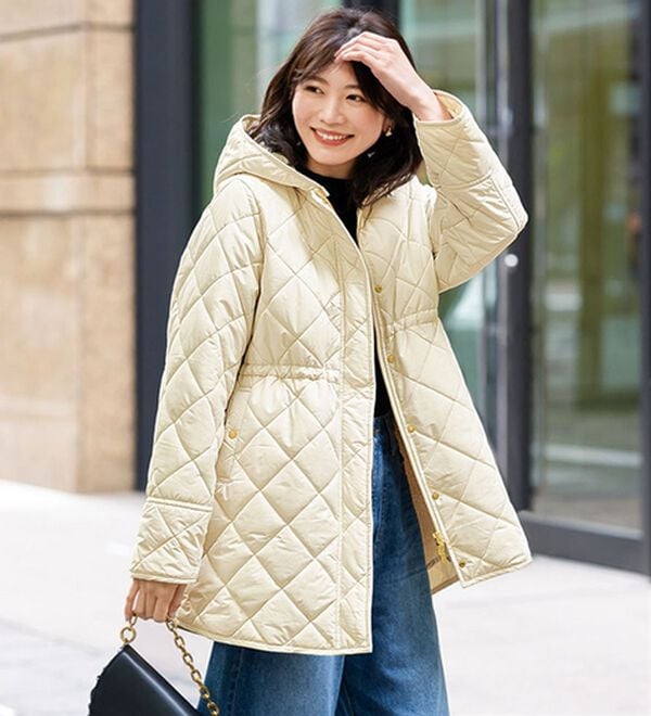 BELLUNA（ベルーナ）の「中わたキルト２ＷＡＹロングコート（ロングコート）」｜アイボリー