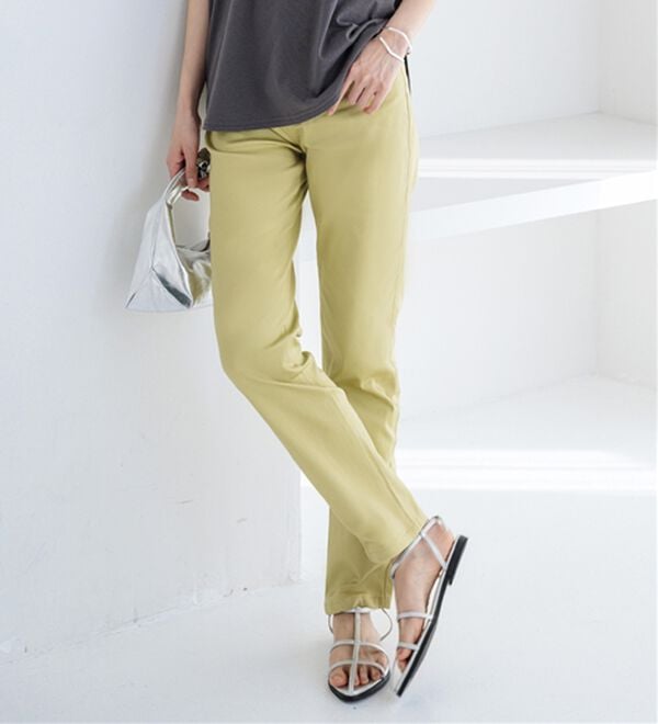 BELLUNA（ベルーナ）の「サラリ速乾！綿サテンストレッチカラーパンツ（フルレングスパンツ）」｜ハニーイエロー