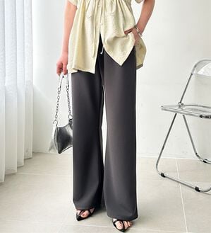 GeeRA（ジーラ）の「美脚見えカーブフレアパンツ（フルレングスパンツ）」｜チャコール