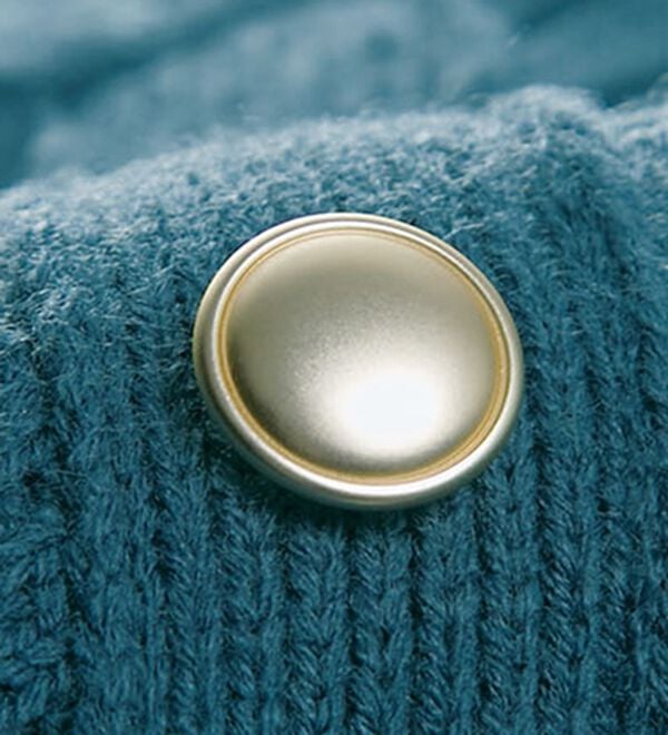 BELLUNA（ベルーナ）の「金ボタン使い重ね着風ニットチュニック（チュニック）」｜詳細画像