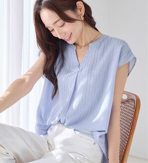 Viola e Viola（ヴィオラ エ ヴィオラ）の「さらさらＥＡＳＹスキッパーフレンチスリーブブラウス（ブラウス）」｜ストライプ