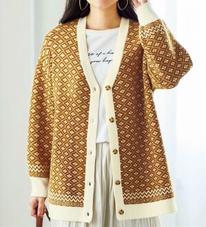 BELLUNA（ベルーナ）の「ビンテージ柄ジャカードニットカーディガン（ニットカーディガン）」｜イエロー系