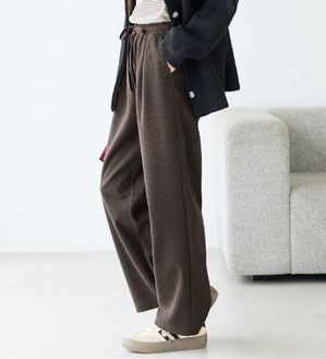 BELLUNA（ベルーナ）の「なめらかコーデュロイワイドパンツ（ワイドパンツ・ガウチョ）」｜詳細画像
