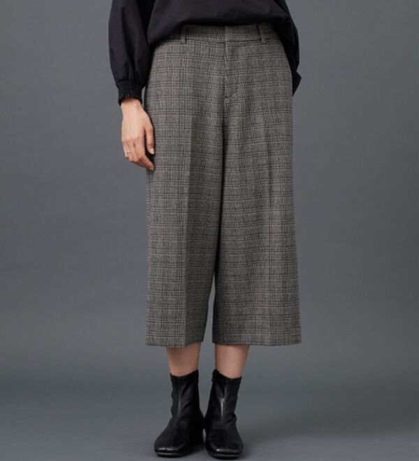 BELLUNA（ベルーナ）の「サマ見え（スーパーウォーム）ウール調センタープレスクロップドパンツ（クロップドパンツ）」｜グレー系チェック