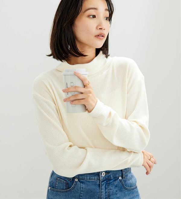 BELLUNA（ベルーナ）の「まるでニット！サラッと軽いリブハイネックプルオーバー（カットソー）」｜アイボリー