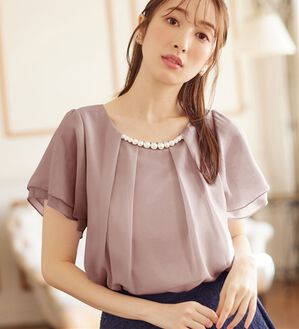 alotta（アロッタ）の「入学式卒業式に！アクセ付シフォンタックブラウス（選べる！半袖／７分袖）（ブラウス）」｜モーブグレー