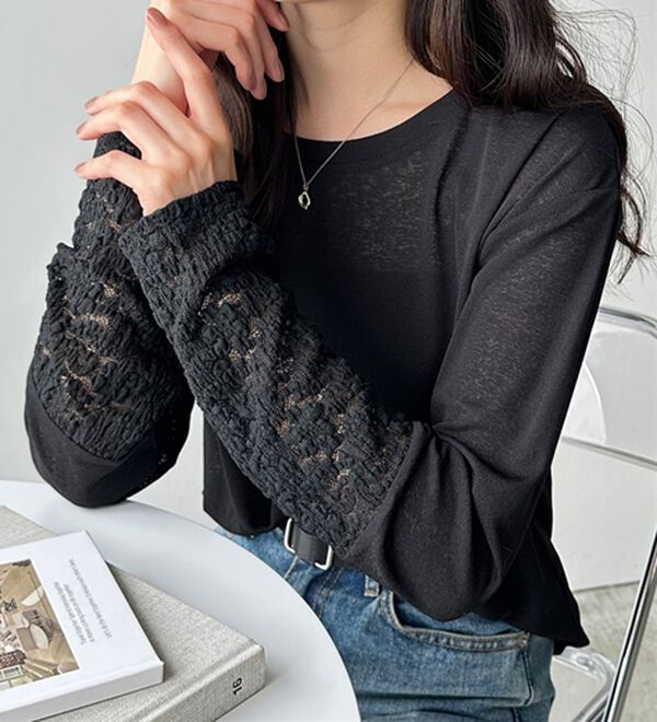 GeeRA（ジーラ）の「袖レーススラブシアーカットソー（カットソー）」｜ブラック