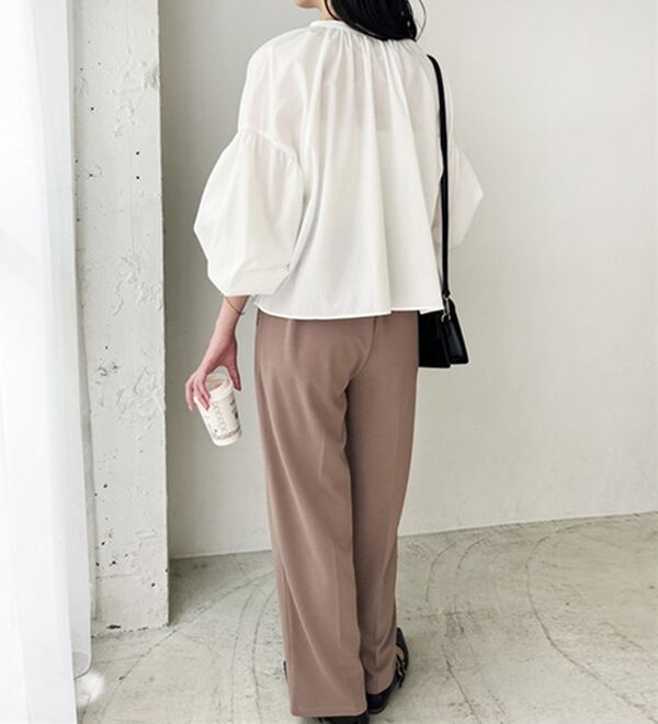 GeeRA（ジーラ）の「前後２ｗａｙバンドカラーパフスリーブブラウス（ブラウス）」｜詳細画像