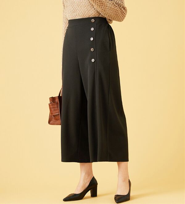 BELLUNA（ベルーナ）の「ジョーゼット素材サイドボタンワイドパンツ（ワイドパンツ・ガウチョ）」｜黒