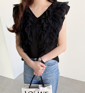 GeeRA（ジーラ）の「シアーフリルブラウス（ブラウス）」｜ブラック