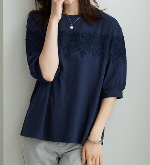 BELLUNA（ベルーナ）の「ケミカルレース使い華やかプルオーバー（カットソー）」｜詳細画像