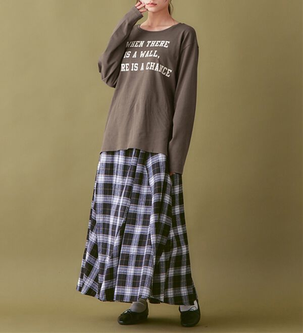 Viola e Viola（ヴィオラ エ ヴィオラ）の「【吸湿発熱】あったか綿１００％ロゴTシャツ（カットソー）」｜詳細画像