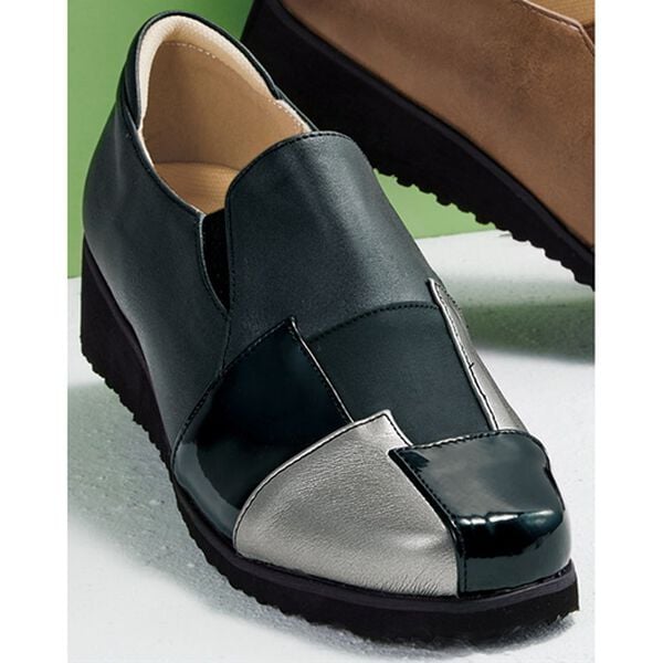 BELLUNA（ベルーナ）の「配色スリッポンシューズ（スリッポン）」｜黒