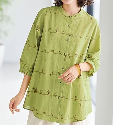 BELLUNA（ベルーナ）の「可愛い猫柄刺しゅうブラウス（チュニック）」