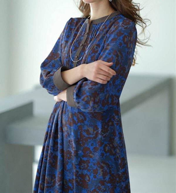 BELLUNA（ベルーナ）の「ビンテージ柄ピンタック使いワンピース（その他ワンピース）」｜詳細画像