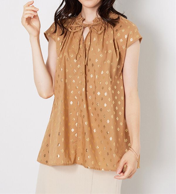 BELLUNA（ベルーナ）の「プロヴァンス箔プリントブラウス（ブラウス）」｜ベージュ系