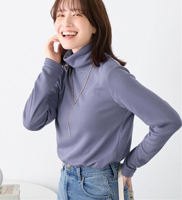 Viola e Viola（ヴィオラ エ ヴィオラ）の「ふんわりタッチ裏起毛ハイネックプルオーバー（カットソー）」｜パープル