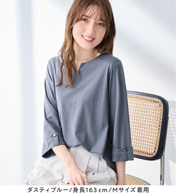 alotta（アロッタ）の「さらっと綿混素材 金ボタンデザインTシャツ（カットソー）」｜詳細画像