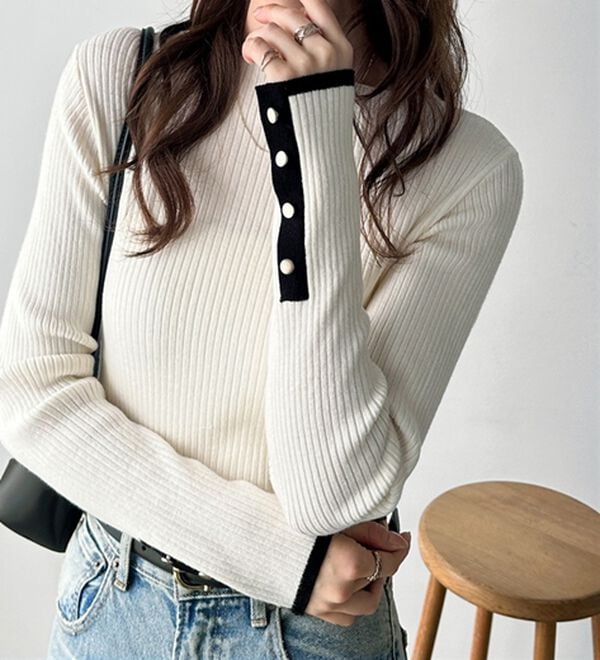 GeeRA（ジーラ）の「袖口ボタン配色ボートネックリブニット（ニット・セーター）」｜詳細画像